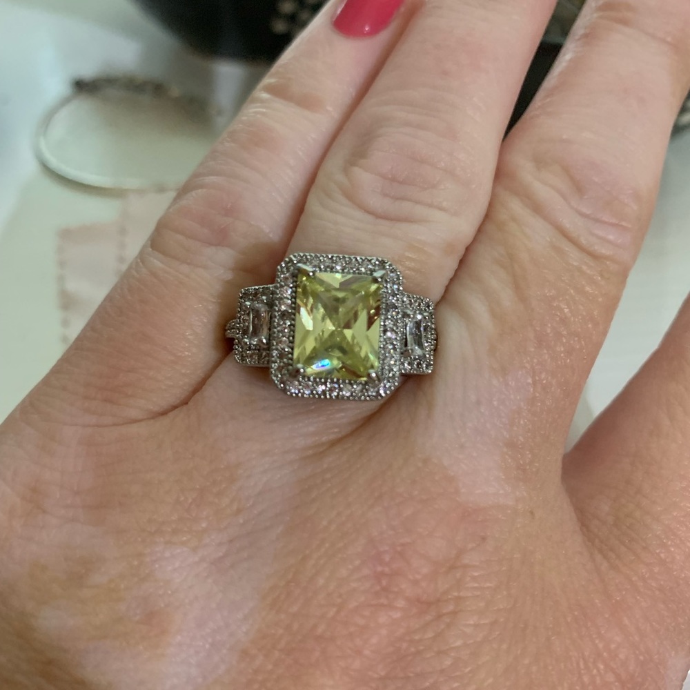 Yellow Green Silver Tone Ring Size 9